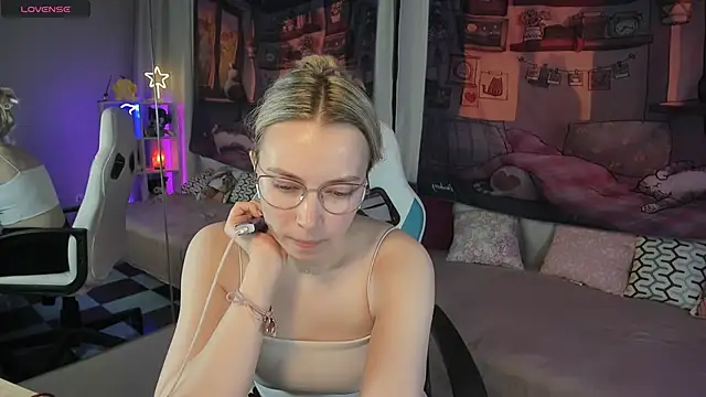 Snapshot of TiffanyBatson chatting on 14, 3, 2025 TiffanyBatson online show from 14, 3, 2025