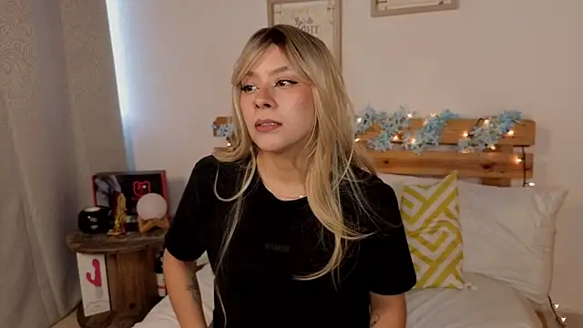 LucyMoanss online show from 14, 5, 2026