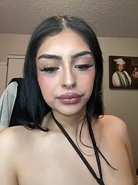 Snapshot of ThickerThanYoBitch chatting on 12, 10, 2025 ThickerThanYoBitch online show from 12, 10, 2025