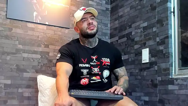 Snapshot of BruceDallas chatting on 4, 2, 2026 BruceDallas online show from 4, 2, 2026