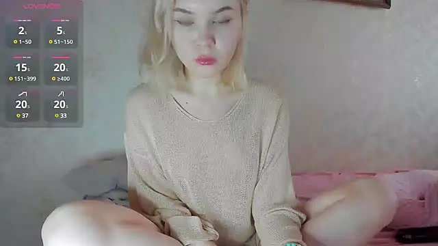 Snapshot of Dopaminegirl chatting on 9, 1, 2025 Dopaminegirl online show from 9, 1, 2025