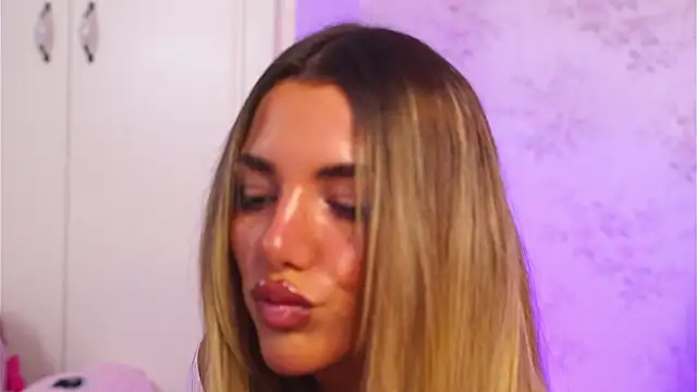 ClaraHazel online show from 15, 10, 2025