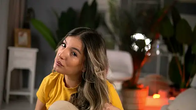 Snapshot of KellyMathews chatting on 31, 10, 2025 KellyMathews online show from 31, 10, 2025