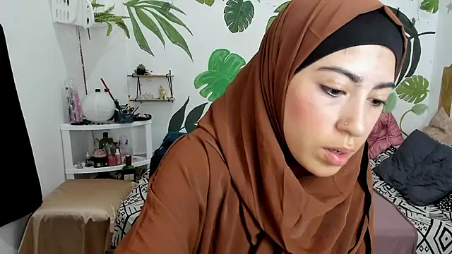 chaymae nah  online show from 2, 12, 2025