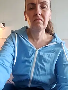 Evelina cute online show from 16, 4, 2026