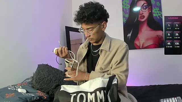 Snapshot of harrytwink18 chatting on 4, 2, 2025 harrytwink18 online show from 4, 2, 2025