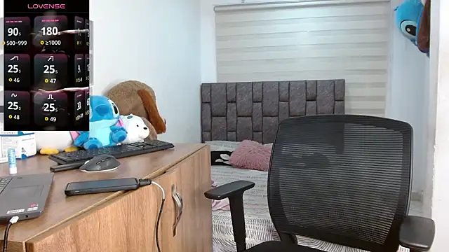 Snapshot of harrytwink18 chatting on 18, 9, 2025 harrytwink18 online show from 18, 9, 2025