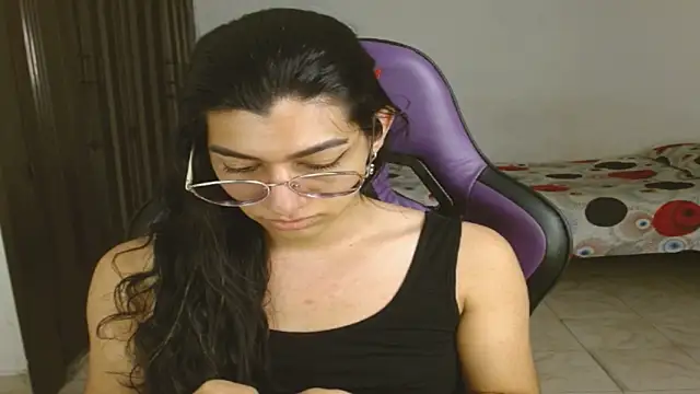 Snapshot of engielphoenis14 chatting on 18, 9, 2025 engielphoenis14 online show from 18, 9, 2025