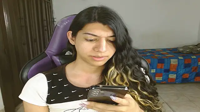 Snapshot of engielphoenis14 chatting on 18, 10, 2025 engielphoenis14 online show from 18, 10, 2025