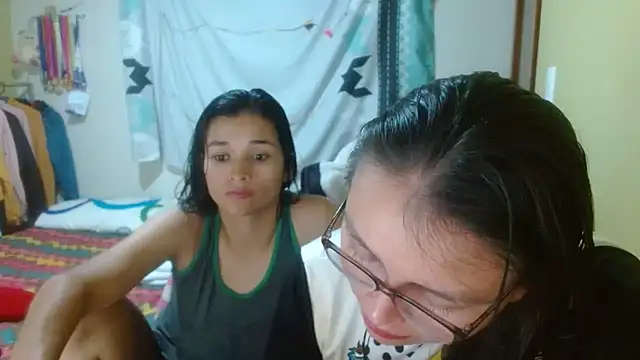 Snapshot of clayre_and_jill chatting on 19, 12, 2025 clayre and jill online show from 19, 12, 2025