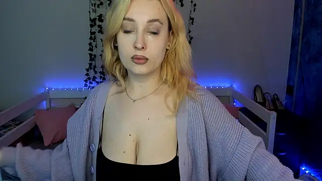 Emily Gin online show from 12, 11, 2025