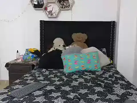 Snapshot of charlotte_077 chatting on 13, 2, 2025 charlotte 077 online show from 13, 2, 2025