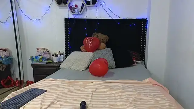 Snapshot of charlotte_077 chatting on 24, 9, 2025 charlotte 077 online show from 24, 9, 2025