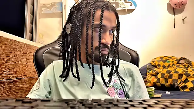 Snapshot of hotcamboy420 chatting on 18, 2, 2025 hotcamboy420 online show from 18, 2, 2025