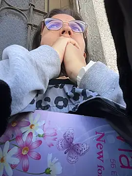 karlamorris  online show from 12, 4, 2026