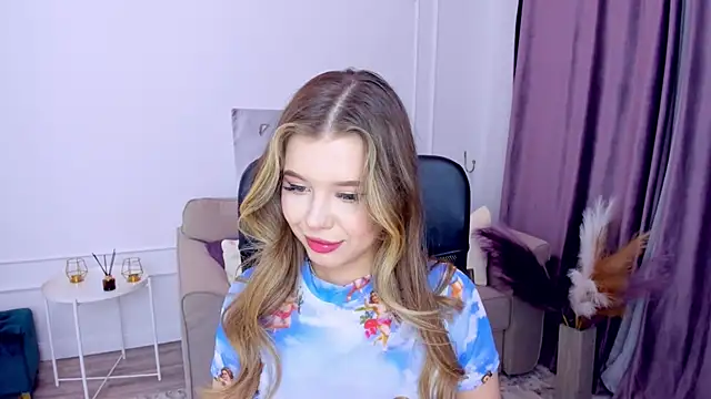 FollowLovee online show from 4, 3, 2025