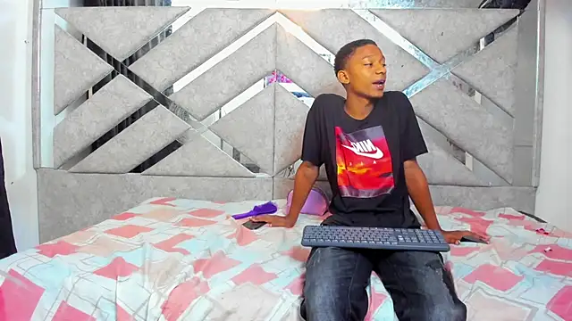 Snapshot of EvaxEmma chatting on 7, 2, 2025 EvaxEmma online show from 7, 2, 2025