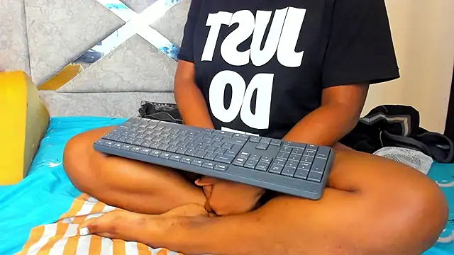 Snapshot of EvaxEmma chatting on 17, 3, 2025 EvaxEmma online show from 17, 3, 2025