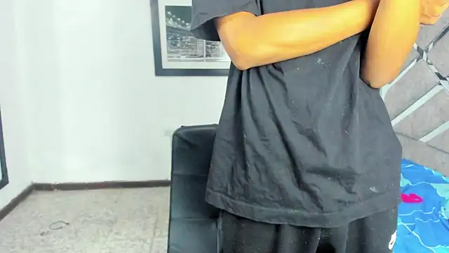 Snapshot of EvaxEmma chatting on 11, 10, 2025 EvaxEmma online show from 11, 10, 2025