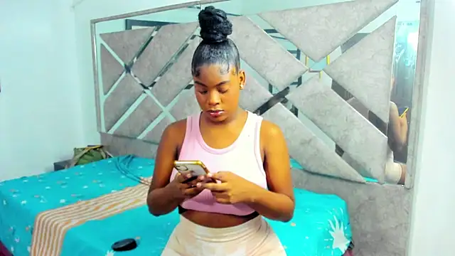 Snapshot of EvaxEmma chatting on 1, 11, 2025 EvaxEmma online show from 1, 11, 2025