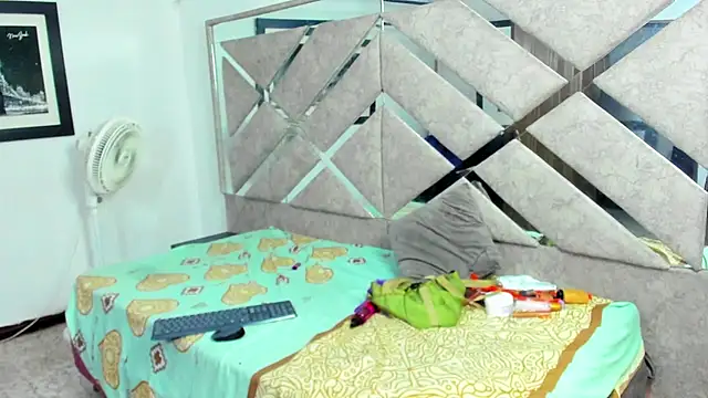 Snapshot of EvaxEmma chatting on 15, 11, 2025 EvaxEmma online show from 15, 11, 2025