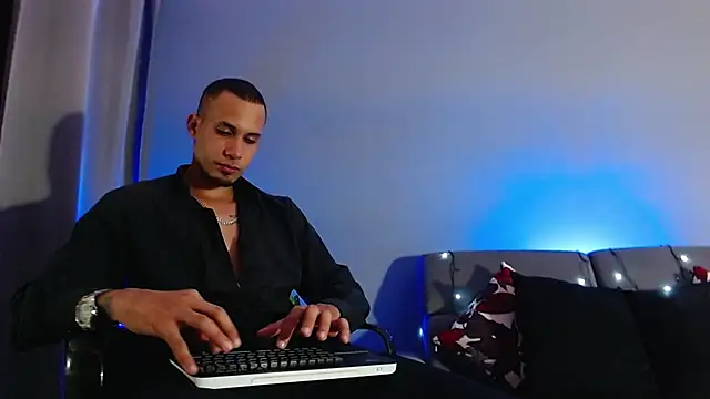 Snapshot of MagnusFrost chatting on 3, 12, 2024 MagnusFrost online show from 3, 12, 2024