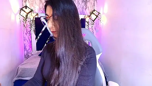 Karla hernandez  online show from 18, 10, 2025