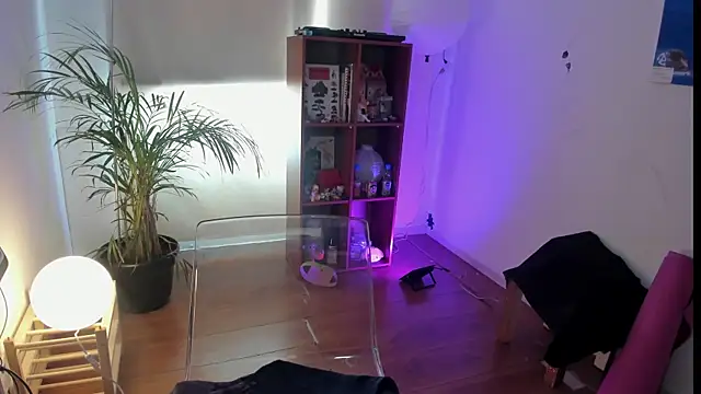 droolingdollfacee online show from 14, 4, 2026