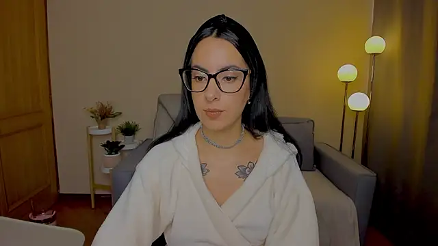 miadaniells hot online show from 28, 11, 2025