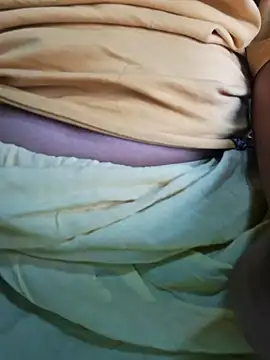 Snapshot of Priya_Bong chatting on 4, 10, 2025 Priya Bong online show from 4, 10, 2025