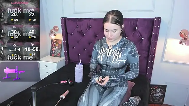 Danee 19  online show from 27, 12, 2024