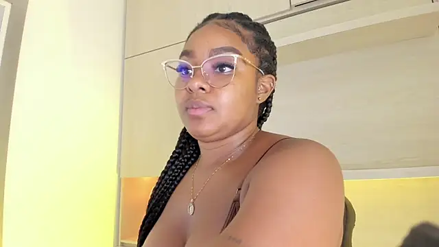 Snapshot of tamaraa_smiith chatting on 24, 10, 2025 tamaraa smiith online show from 24, 10, 2025