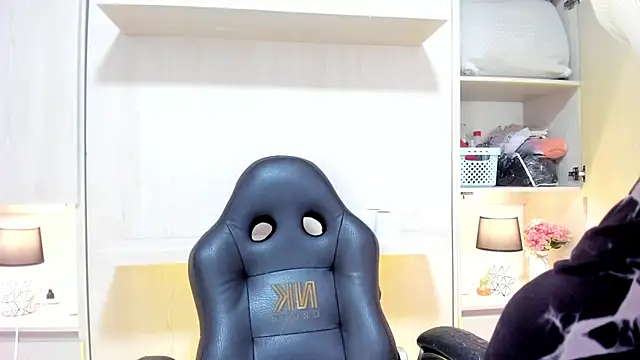 Snapshot of tamaraa_smiith chatting on 28, 10, 2025 tamaraa smiith online show from 28, 10, 2025