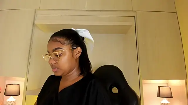 Snapshot of tamaraa_smiith chatting on 19, 11, 2025 tamaraa smiith online show from 19, 11, 2025