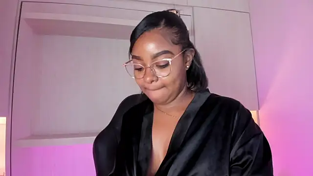 Snapshot of tamaraa_smiith chatting on 27, 11, 2025 tamaraa smiith online show from 27, 11, 2025