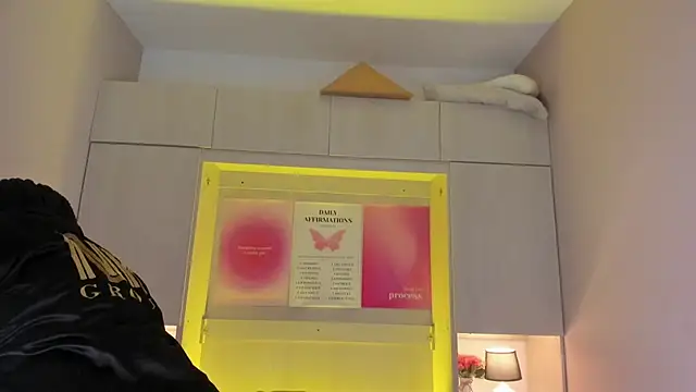 Snapshot of tamaraa_smiith chatting on 19, 12, 2025 tamaraa smiith online show from 19, 12, 2025