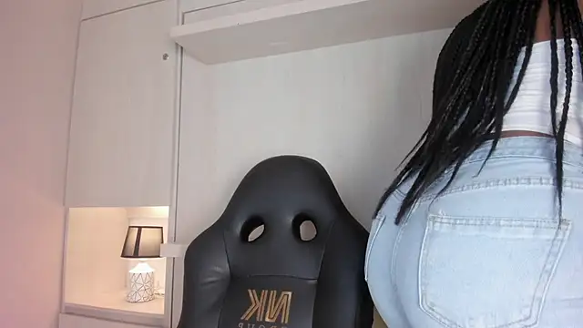 Snapshot of tamaraa_smiith chatting on 4, 3, 2026 tamaraa smiith online show from 4, 3, 2026