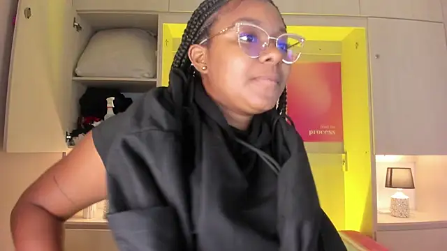 Snapshot of tamaraa_smiith chatting on 15, 3, 2026 tamaraa smiith online show from 15, 3, 2026