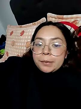 Snapshot of Peach-Lawrence chatting on 5, 12, 2024 Peach-Lawrence online show from 5, 12, 2024