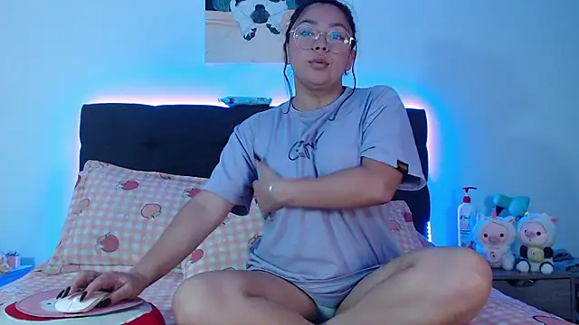 Snapshot of Peach-Lawrence chatting on 6, 12, 2024 Peach-Lawrence online show from 6, 12, 2024