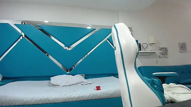  Miaaleon online show from 26, 2, 2025