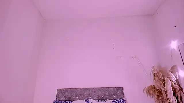 carolinemiller7 online show from 31, 5, 2026