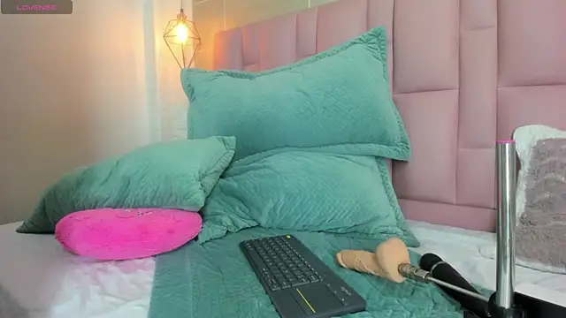 Abbyadams online show from 9, 3, 2025