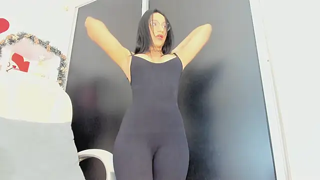 Snapshot of UrNewFantasy chatting on 8, 1, 2025 UrNewFantasy online show from 8, 1, 2025