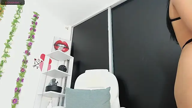 Snapshot of UrNewFantasy chatting on 22, 1, 2025 UrNewFantasy online show from 22, 1, 2025