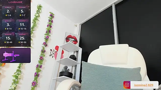 Snapshot of UrNewFantasy chatting on 23, 1, 2025 UrNewFantasy online show from 23, 1, 2025