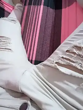 Snapshot of maikinhopL chatting on 11, 3, 2025 maikinhopL online show from 11, 3, 2025