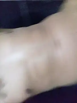 Snapshot of maikinhopL chatting on 4, 11, 2025 maikinhopL online show from 4, 11, 2025