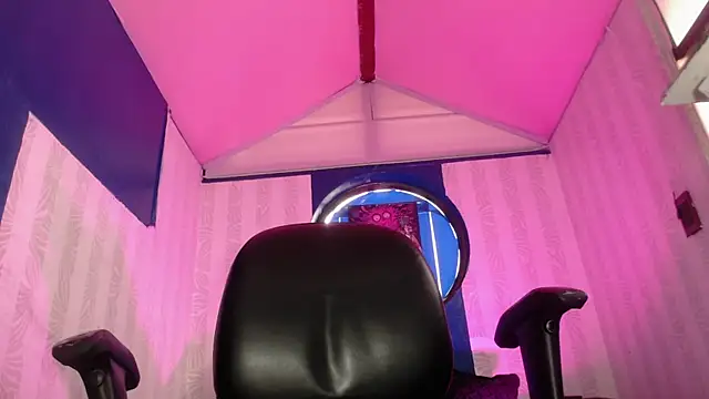 Snapshot of vitoria23_ chatting on 9, 6, 2026 vitoria23 online show from 9, 6, 2026
