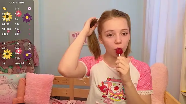 Snapshot of PrincessLittleKiki chatting on 7, 10, 2025 PrincessLittleKiki online show from 7, 10, 2025